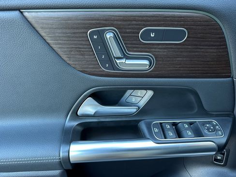 Certified 2025 Mercedes-Benz GLA 250 image 11
