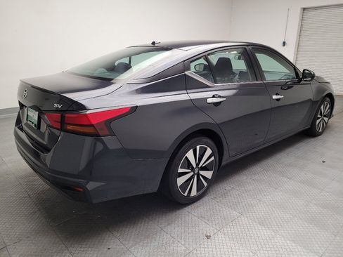 Used 2022 Nissan Altima 2.5 SV FWD image 9