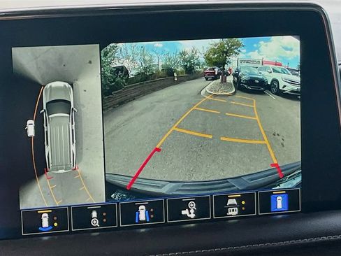 Used 2022 Chevrolet Tahoe Z71 w/ Luxury Package AWD/4WD image 14