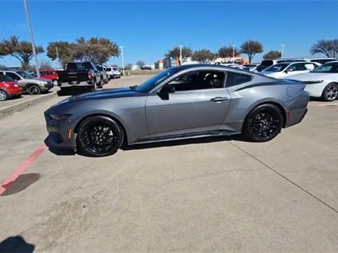 Used 2024 Ford Mustang Coupe image 4
