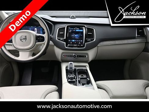 Used 2025 Volvo XC90 B5 Ultra w/ Lounge Package image 9