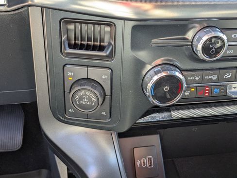 Certified 2025 Ford F150 Lariat w/ Equipment Group 501A Mid image 29