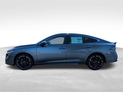 New 2026 Nissan Sentra SR w/ Floor Mat Package FWD image 2