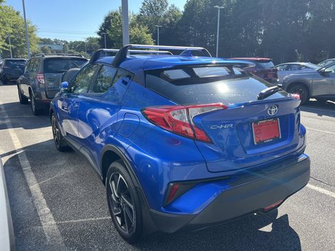 Used 2022 Toyota C-HR Limited FWD image 2