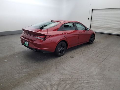 Used 2023 Hyundai Elantra SEL w/ Preferred Accessory Package FWD image 9