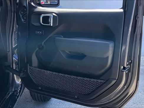 Used 2025 Jeep Wrangler Sport AWD/4WD image 28