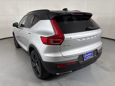 Used 2019 Volvo XC40 T5 R-Design AWD/4WD image 6