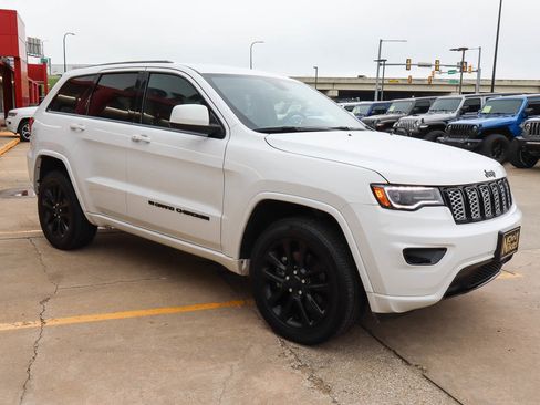 Used 2022 Jeep Grand Cherokee Laredo X AWD/4WD image 4