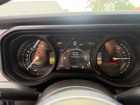 Used 2024 Jeep Wrangler Unlimited Sahara AWD/4WD image 21