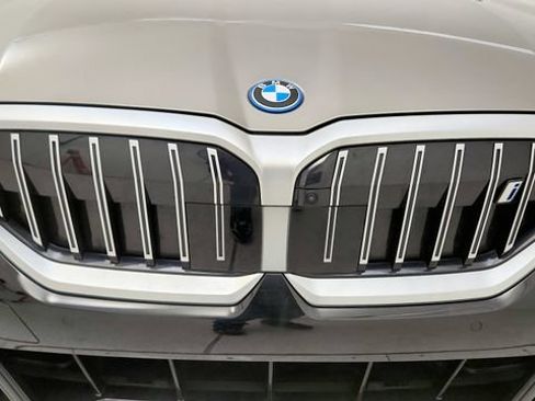 Used 2026 BMW i5 eDrive40 w/ M Sport Package RWD image 23