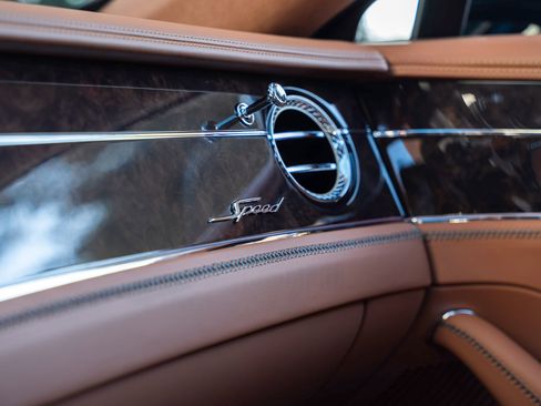 Used 2025 Bentley Flying Spur Plug-In Hybrid AWD/4WD image 33