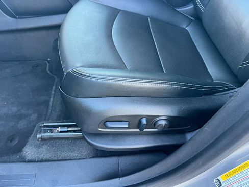 Used 2023 GMC Terrain SLT image 26