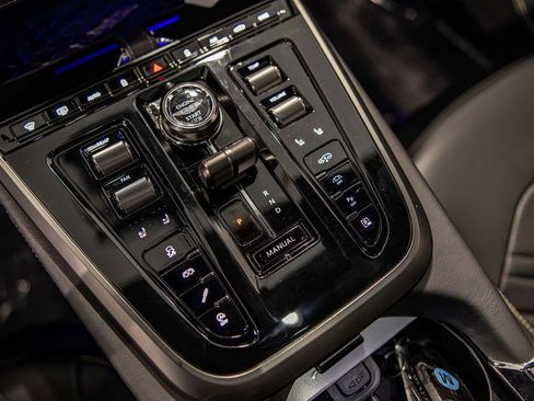 New 2026 Aston Martin DBX S image 27