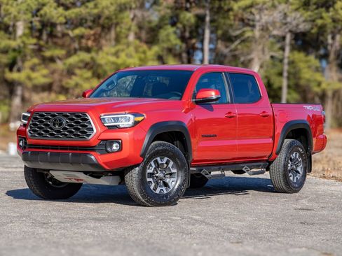 Used 2022 Toyota Tacoma TRD Off-Road image 1