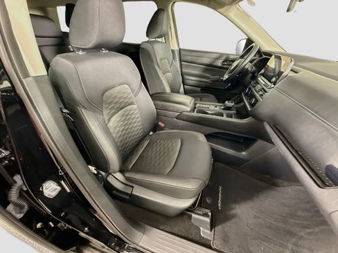 Used 2024 Nissan Pathfinder S FWD image 19