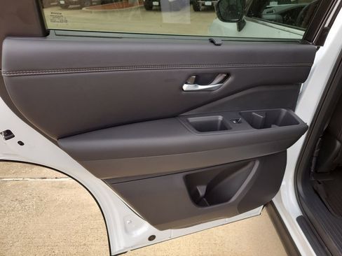 New 2026 Nissan Pathfinder Platinum image 13