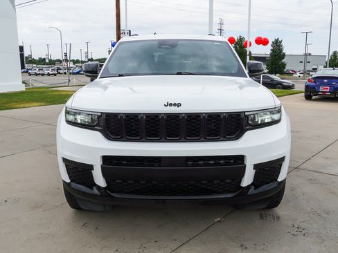 Used 2024 Jeep Grand Cherokee L Altitude AWD/4WD image 3
