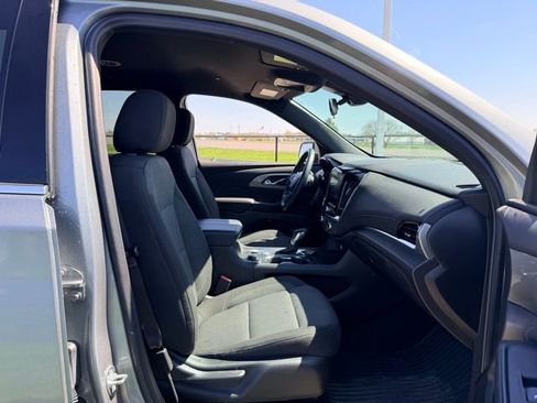 Used 2023 Chevrolet Traverse LT image 10