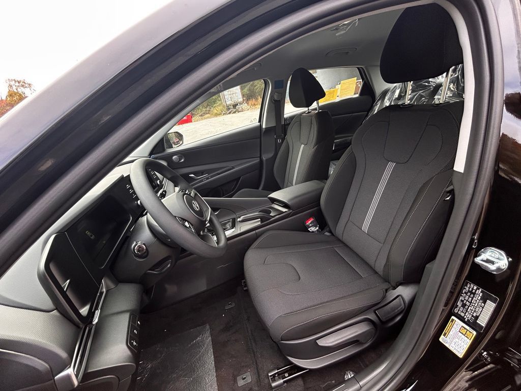 Certified 2026 Hyundai Elantra SE FWD image 35