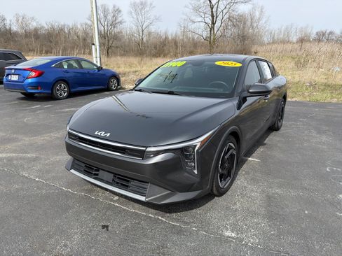 Used 2025 Kia K4 EX image 2
