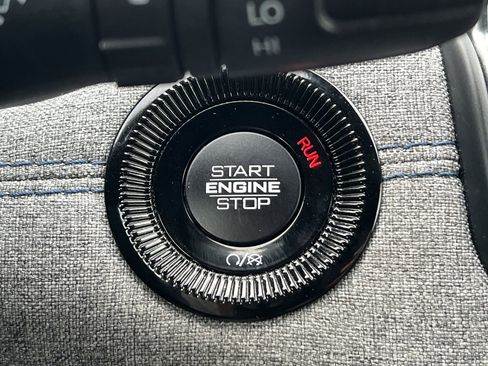 Used 2024 Jeep Compass Latitude image 11