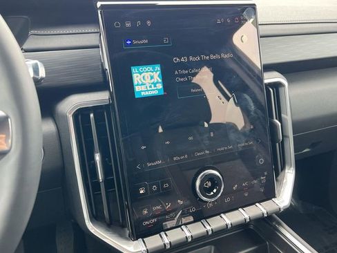 New 2025 GMC Acadia Elevation image 15