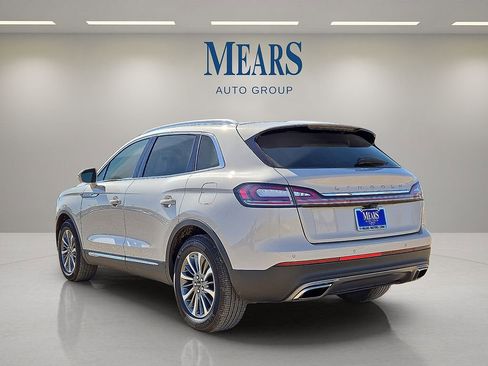 Used 2023 Lincoln Nautilus FWD w/ Premium Package image 3