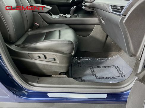 Used 2021 Cadillac XT4 Premium Luxury FWD image 34