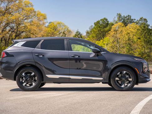 Used 2026 Kia Sportage LX image 8