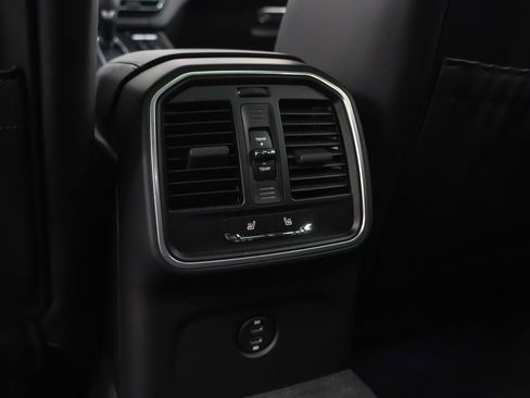 Used 2026 Porsche Macan S AWD/4WD image 20