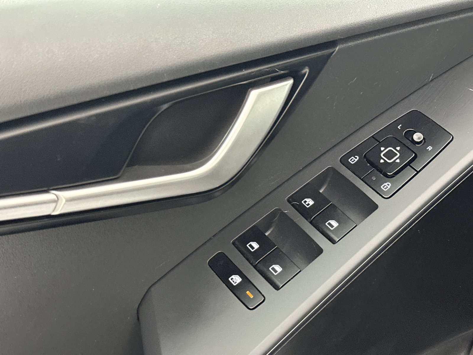 Used 2024 Kia Niro LX FWD image 13