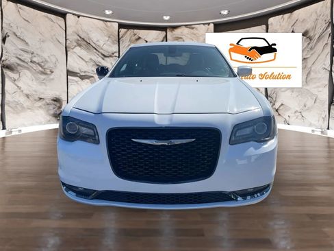 Used 2015 Chrysler 300 S image 8