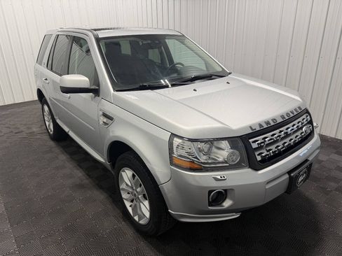 Used 2013 Land Rover LR2 HSE AWD/4WD image 2