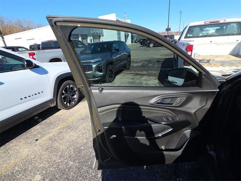 Used 2024 Chevrolet Trax LT w/ LT Convenience Package image 7