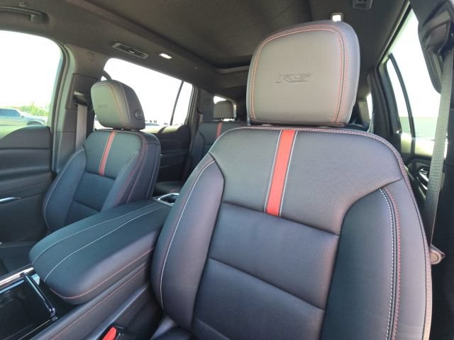 Used 2025 Chevrolet Traverse RS FWD image 25