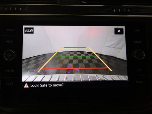 Used 2022 Volkswagen Tiguan SE image 42