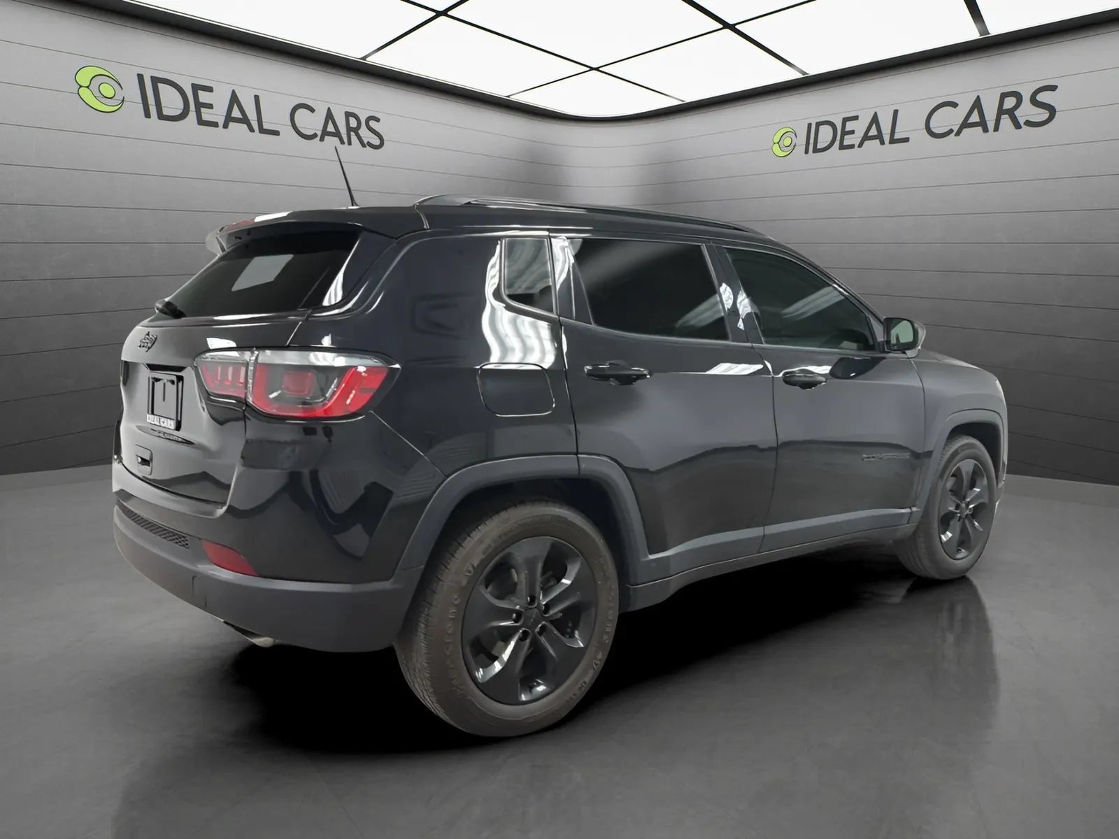 Used 2018 Jeep Compass Latitude w/ Popular Equipment Group FWD image 5
