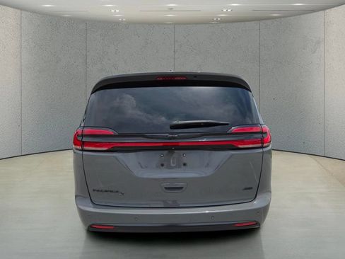 Used 2023 Chrysler Pacifica Touring-L w/ S Appearance Package AWD/4WD image 6