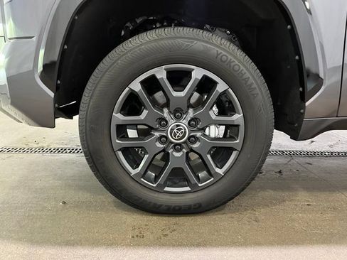 Used 2024 Toyota Tundra Platinum AWD/4WD image 25