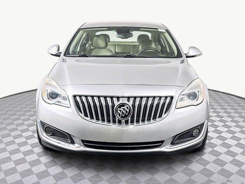 Used 2017 Buick Regal Sport Touring image 2