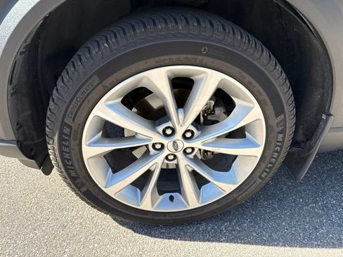 Certified 2023 Ford Explorer Platinum w/ Technology Package AWD/4WD image 17