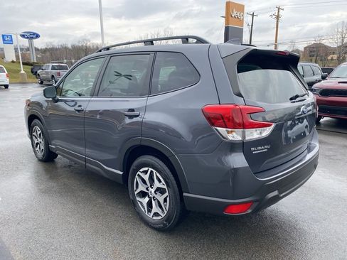 Used 2022 Subaru Forester Premium AWD/4WD image 5