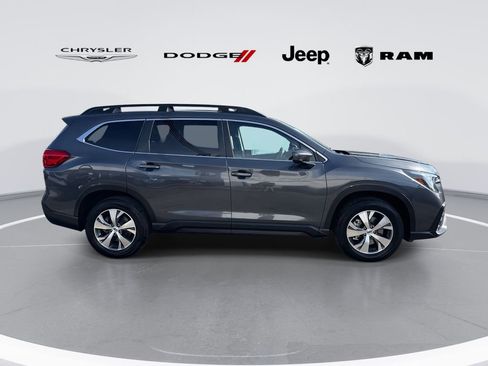 Used 2024 Subaru Ascent Premium w/ Convenience Package image 2