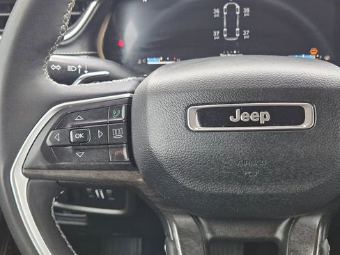 Used 2023 Jeep Grand Cherokee L Limited image 23