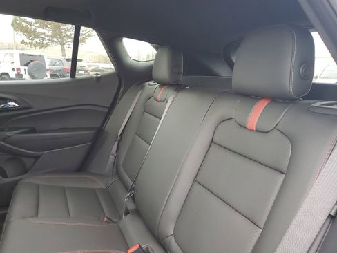 Used 2025 Chevrolet Trax RS w/ Sunroof Package image 27