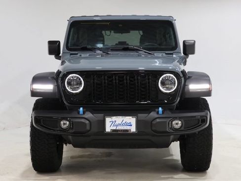 Used 2024 Jeep Wrangler Unlimited AWD/4WD image 2