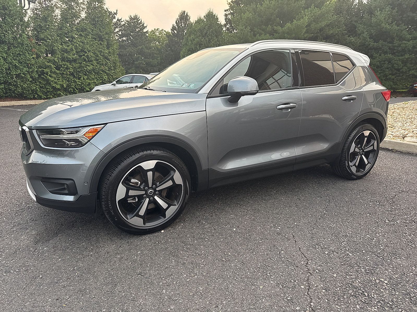 Used 2019 Volvo XC40 T5 Momentum AWD/4WD image 12