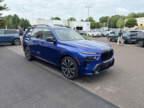 Certified 2024 BMW X7 M60i w/ Executive Package AWD/4WD image 7