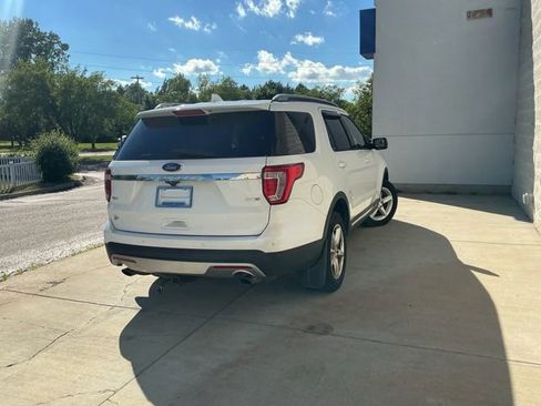 Used 2016 Ford Explorer XLT w/ Equipment Group 202A AWD/4WD image 7