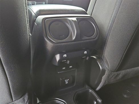 Used 2021 Jeep Gladiator Willys image 20
